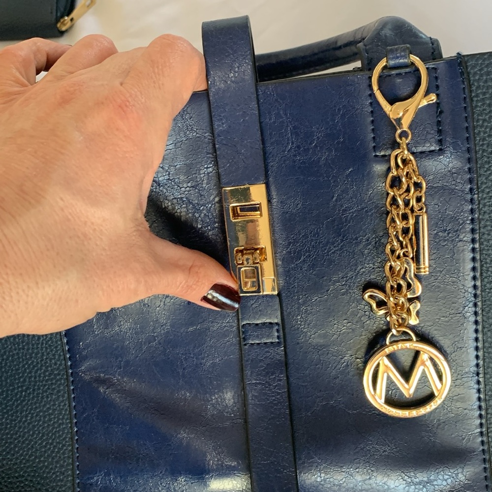 Navy blue MKF Collection Yola purse and matching wallet. - Picture 10 of 10